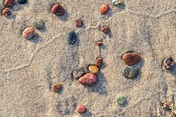 cailloux jetés sur le sable, utilisés en géomancie
