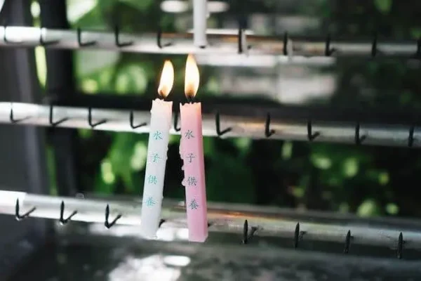 deux bougies de flamme jumelle