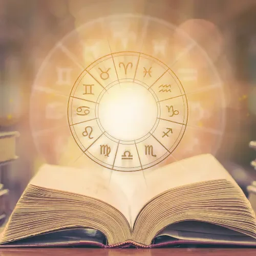 livre ouverts avec les signes astrologiques
